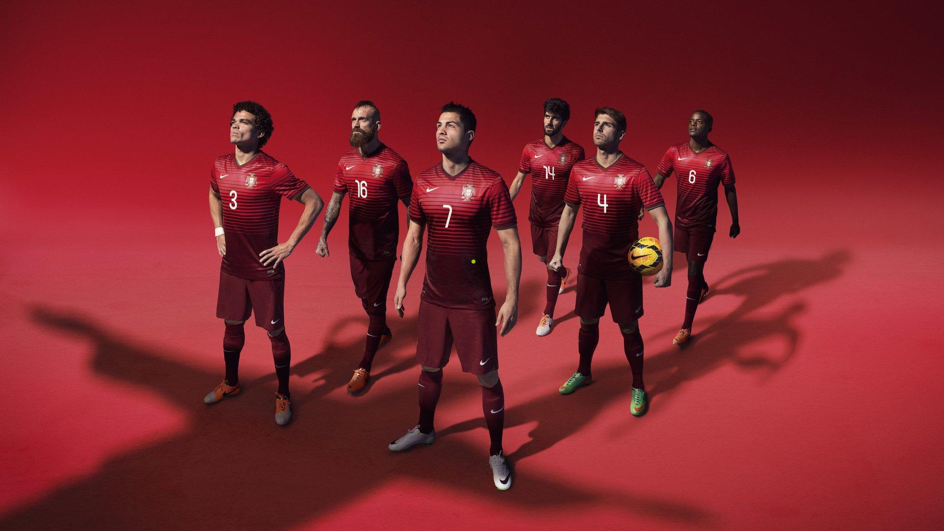 英超卫冕希望彻底破灭！0-3惨败引爆更衣室内鬼风波，斯洛特帅位危在旦夕