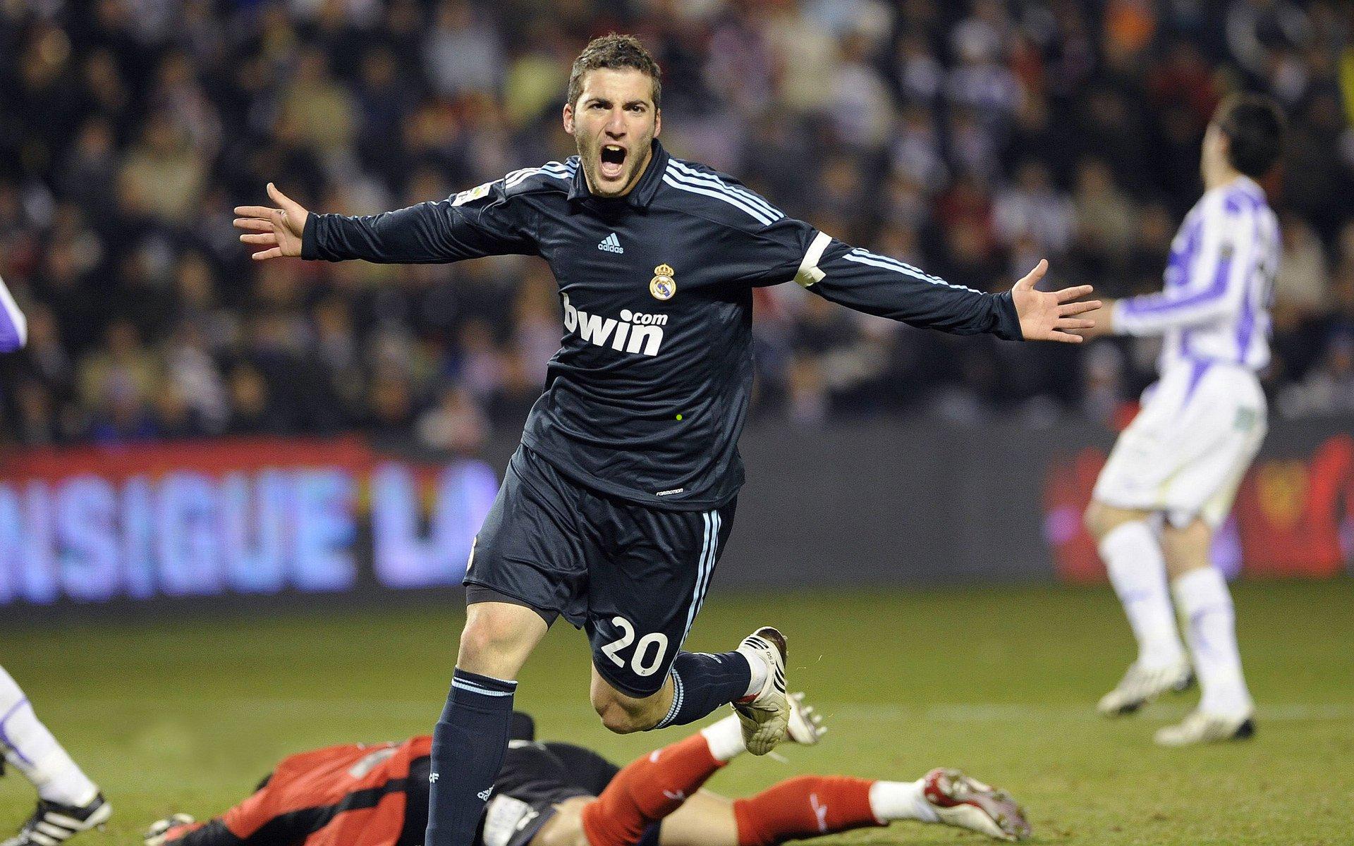 罗马诺独家爆料,传奇后卫拉莫斯告别蒙特雷,未来剑指新挑战而非挂靴